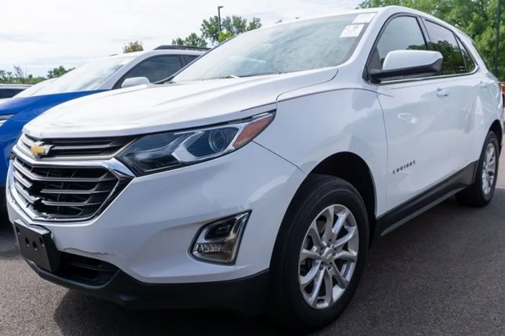 2020 Chevrolet Equinox LT photo 1