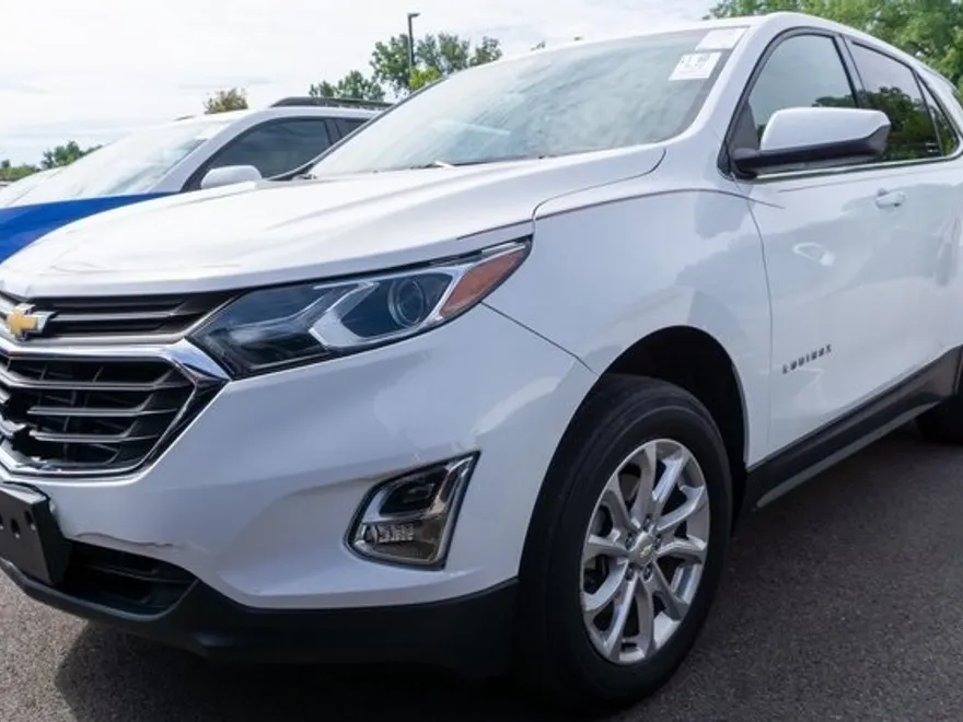 2020 Chevrolet Equinox LT photo 1