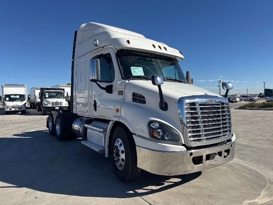 2020 International LT625 LT photo 1