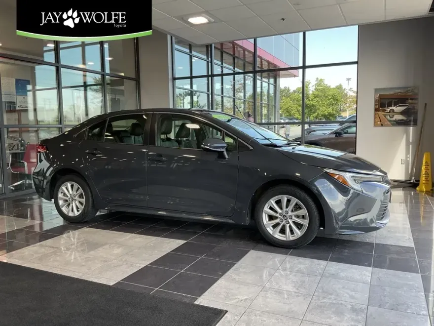 2023 Toyota Corolla Hybrid XLE photo 1