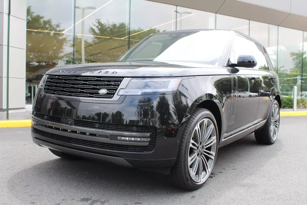 2025 Land Rover Range Rover SE photo 1