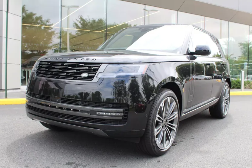 2025 Land Rover Range Rover SE photo 1