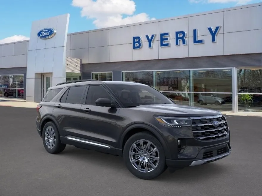 2025 Ford Explorer photo 1