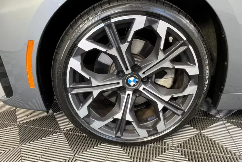2025 Bmw 230i xDrive photo 1