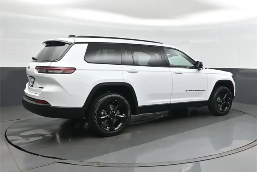2025 Jeep Grand Cherokee Limited photo 1