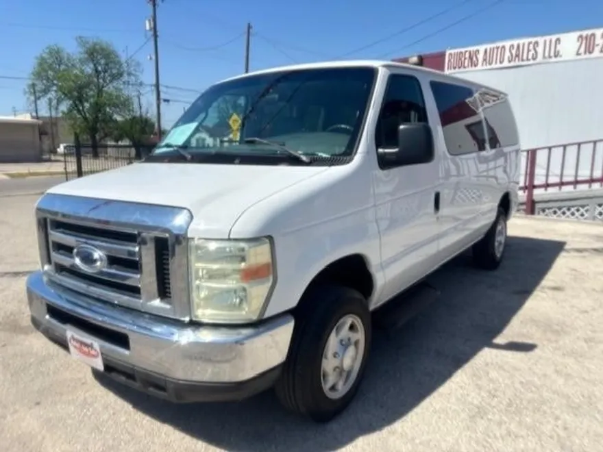 2008 Ford E-350 photo 1