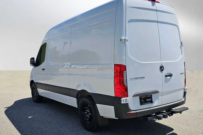 2025 Mercedes Benz Sprinter 2500 Standard Roof photo 1