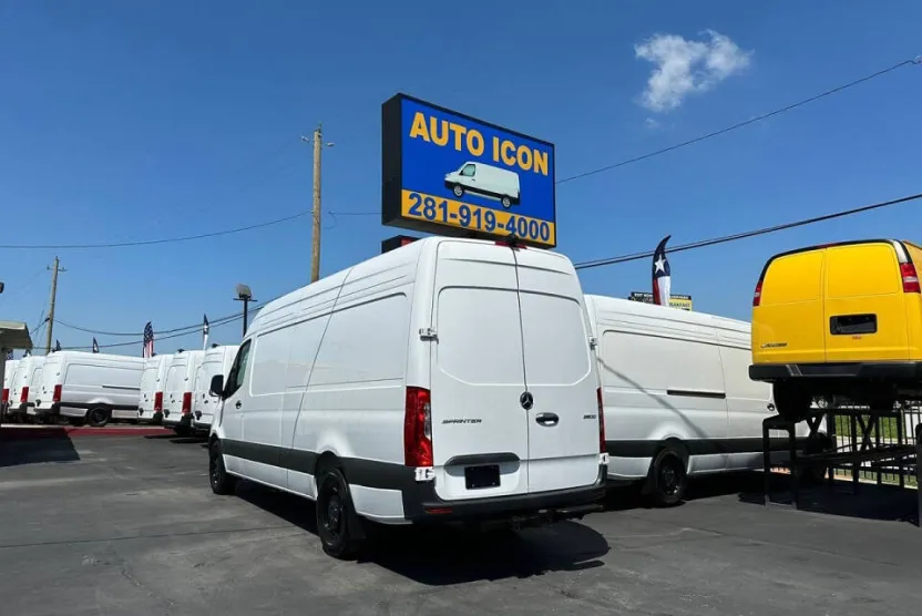 2025 Mercedes Benz Sprinter 2500 photo 1
