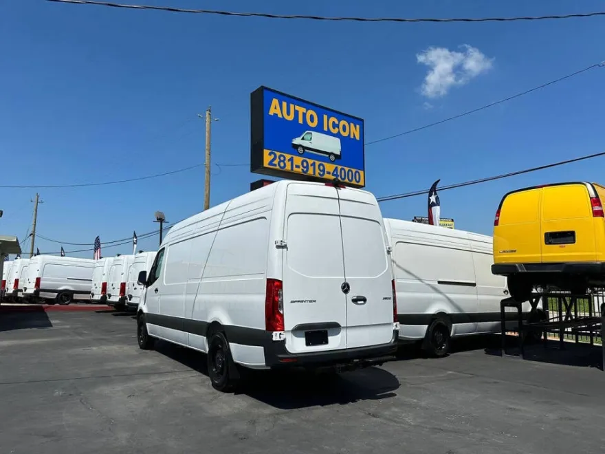 2025 Mercedes Benz Sprinter 2500 photo 1