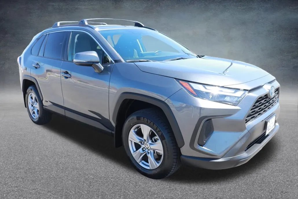 2024 Toyota RAV4 Hybrid XLE photo 1