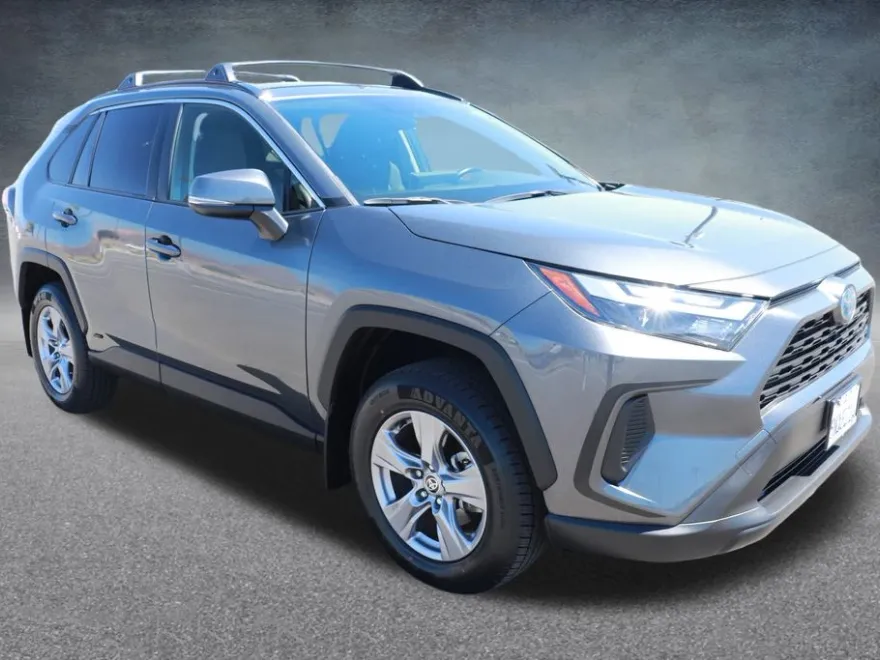 2024 Toyota RAV4 Hybrid XLE photo 1