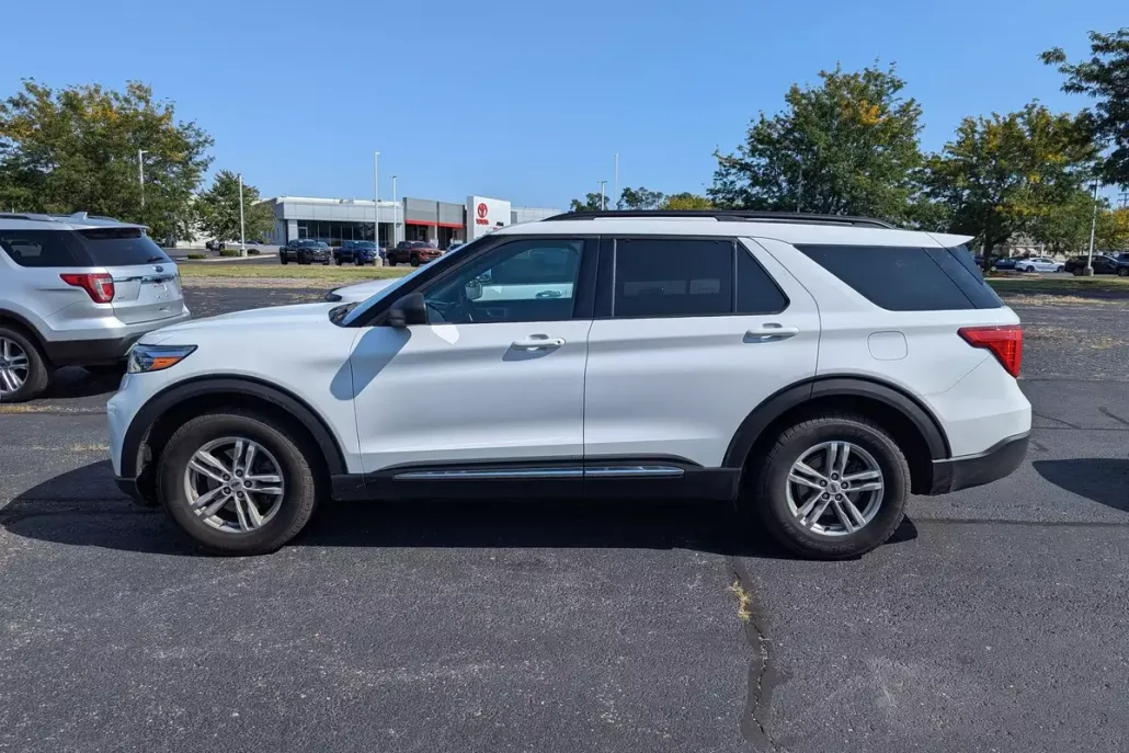 2021 Ford Explorer XLT photo 1