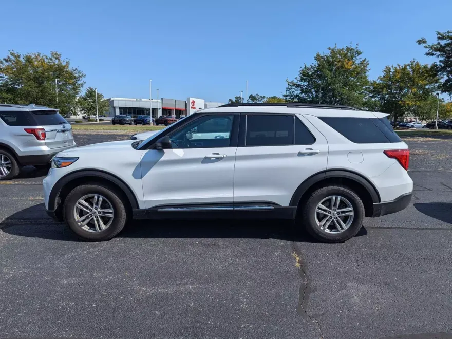 2021 Ford Explorer XLT photo 1