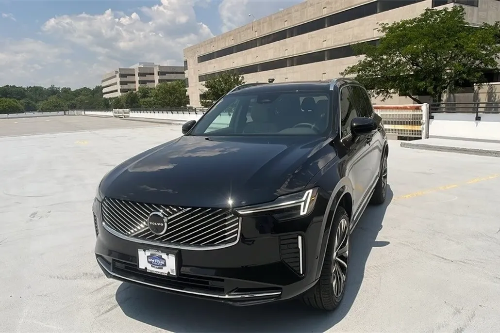 2026 Volvo XC90 B5 Plus photo 1