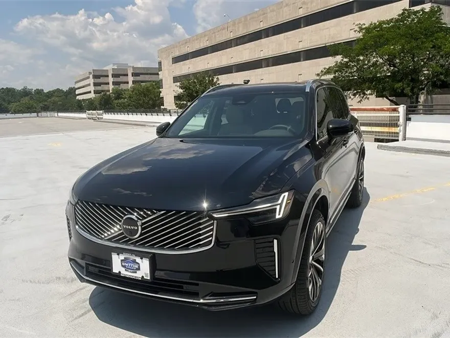 2026 Volvo XC90 B5 Plus photo 1