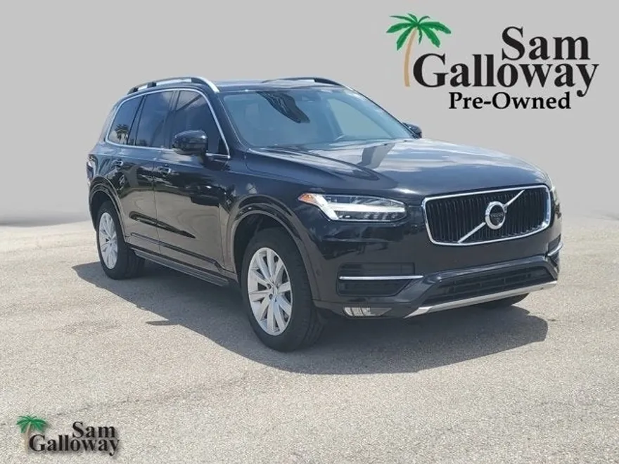 2017 Volvo XC90 T6 Momentum photo 1
