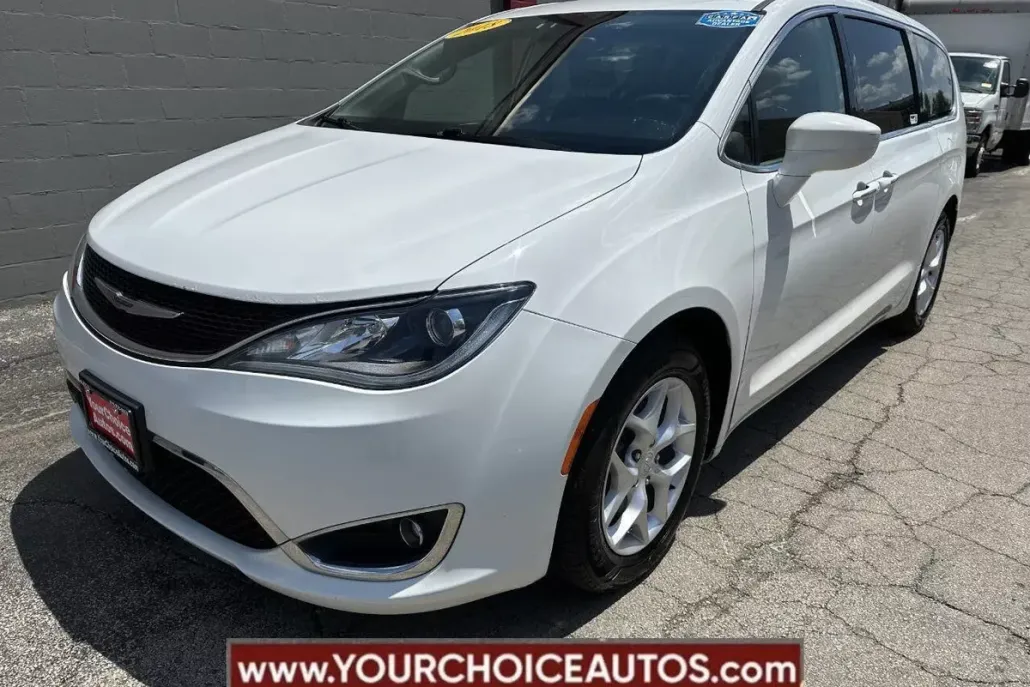 2018 Chrysler Pacifica Touring Plus photo 1