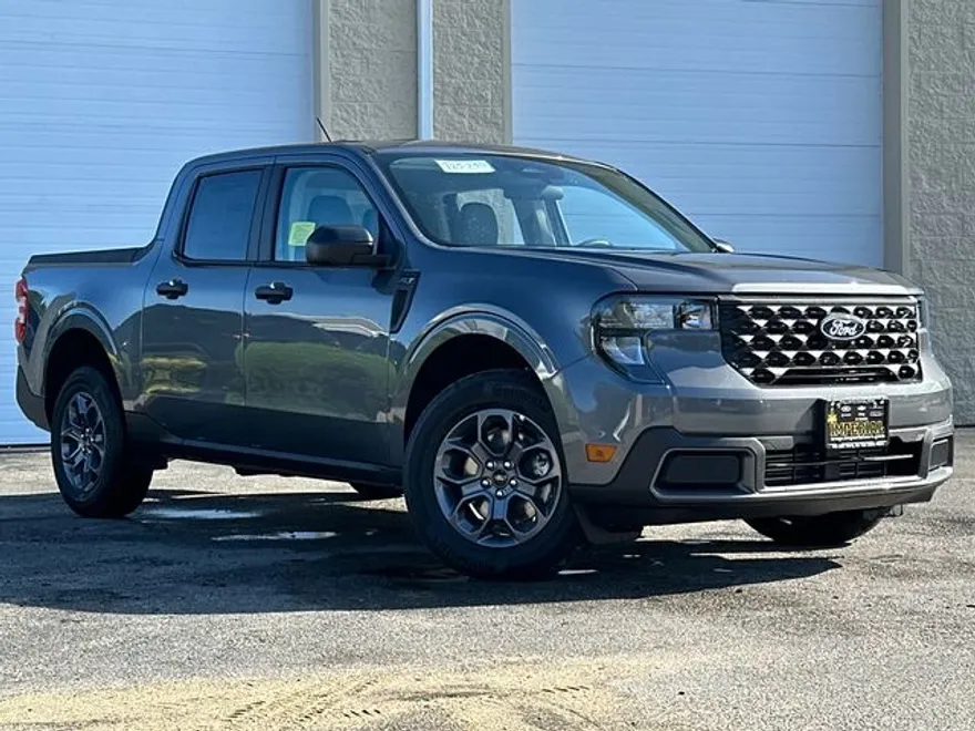 2025 Ford Maverick XLT photo 1