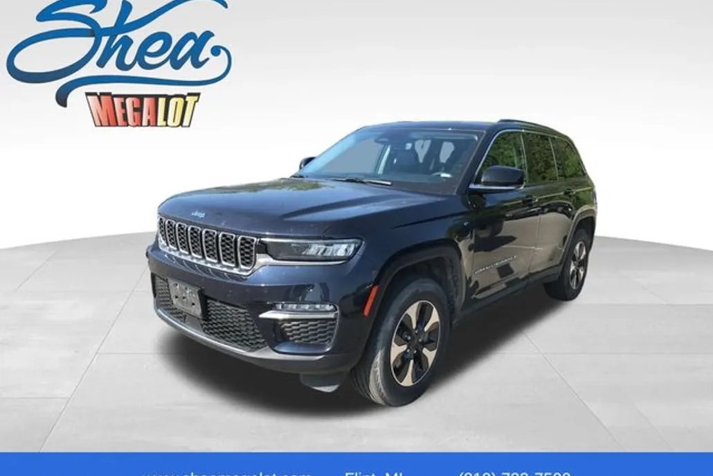 2024 Jeep Cherokee 4xe Summit Reserve photo 1