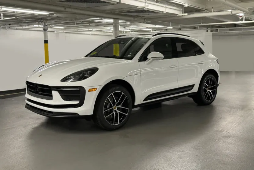 2025 Porsche Macan T photo 1