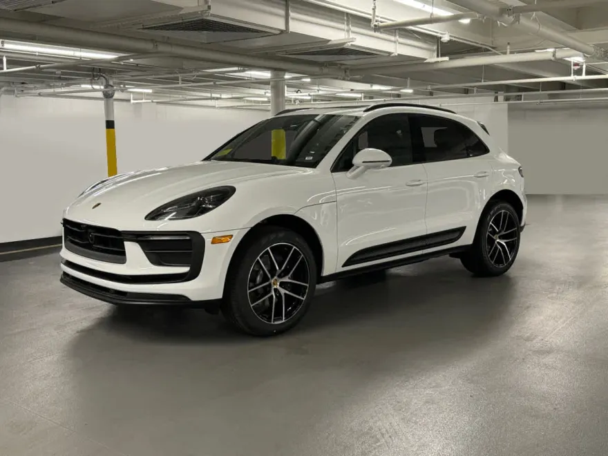 2025 Porsche Macan T photo 1