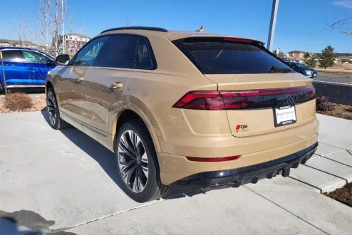 2024 Audi Q8 55 Premium Plus photo 3