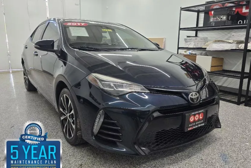 2017 Toyota Corolla LE photo 1