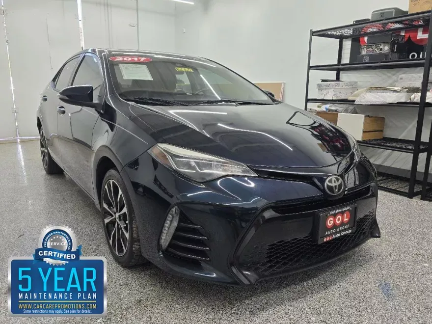 2017 Toyota Corolla LE photo 1