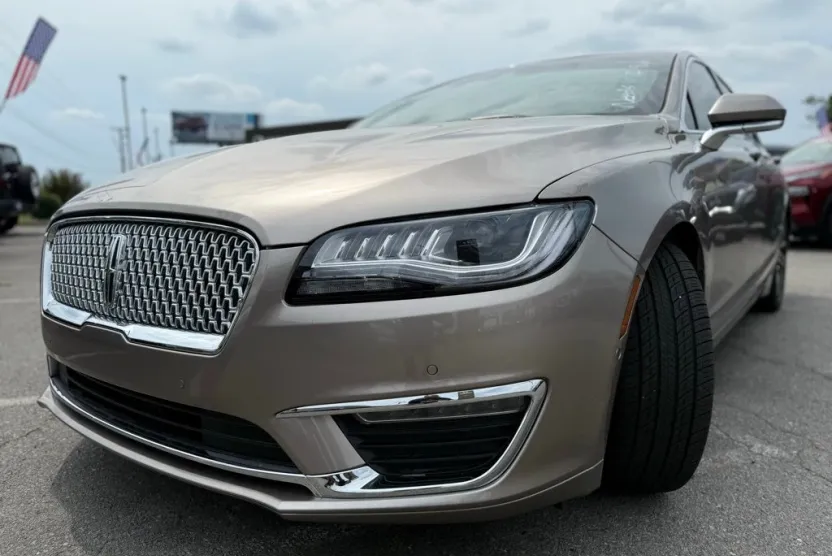 2020 Lincoln MKZ Reserve photo 1