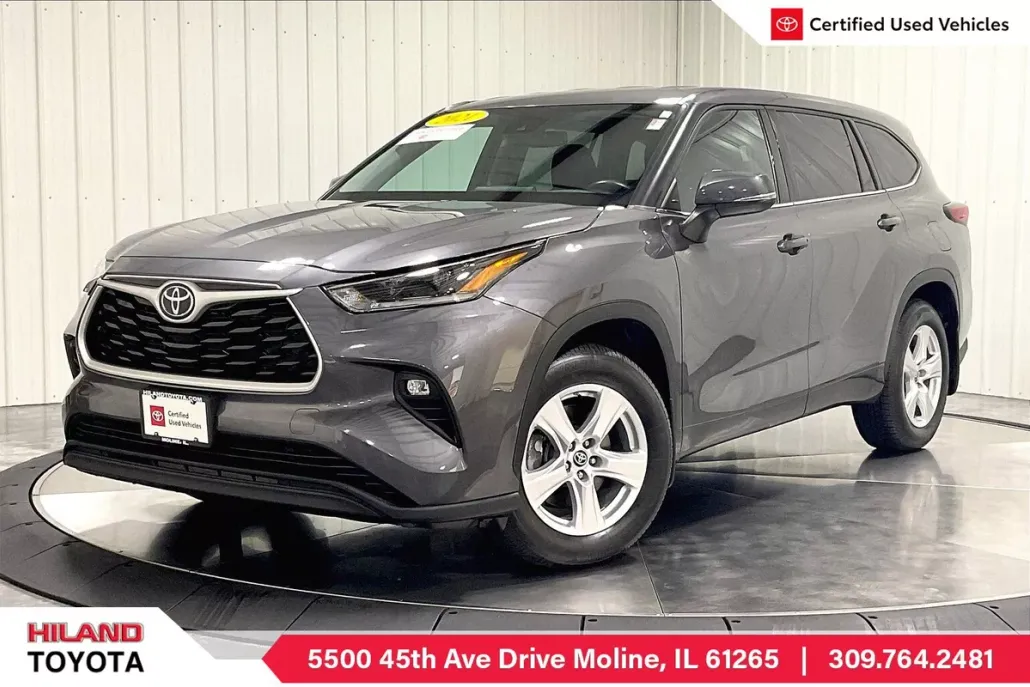 2021 Toyota Highlander LE photo 1