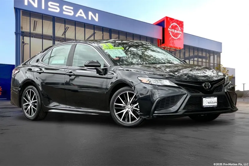 2023 Toyota Camry SE photo 1