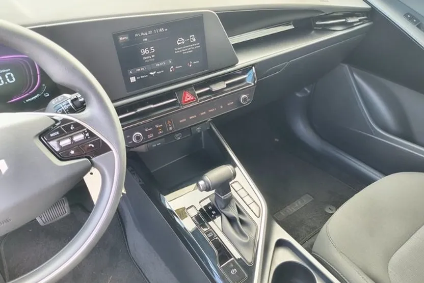 2024 Kia Niro LX photo 1