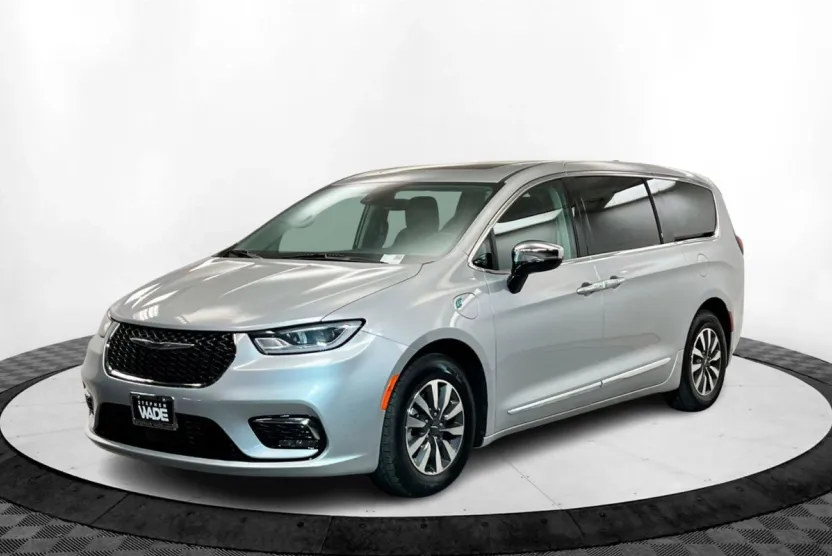 2023 Chrysler Pacifica Hybrid Limited photo 1