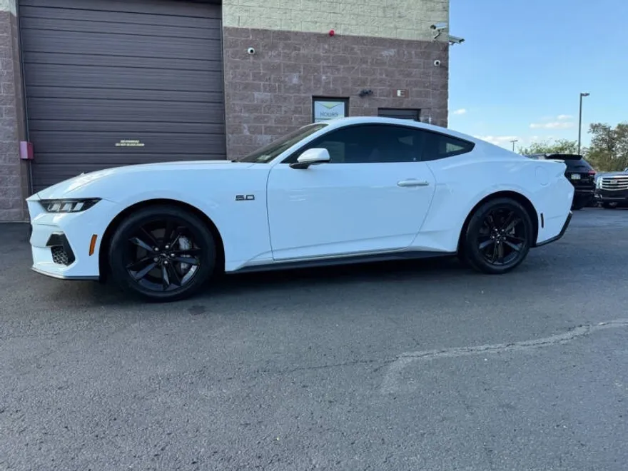 2024 Ford Mustang GT Premium photo 1