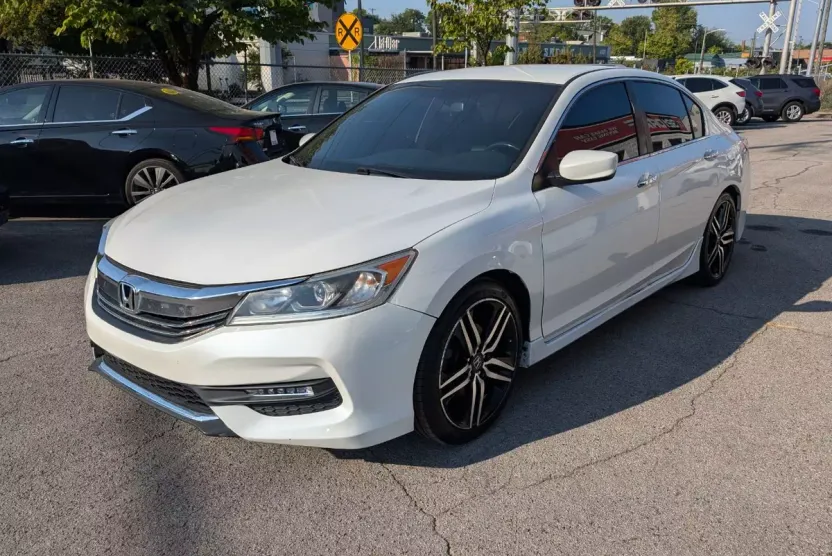 2017 Honda Accord Sport photo 1