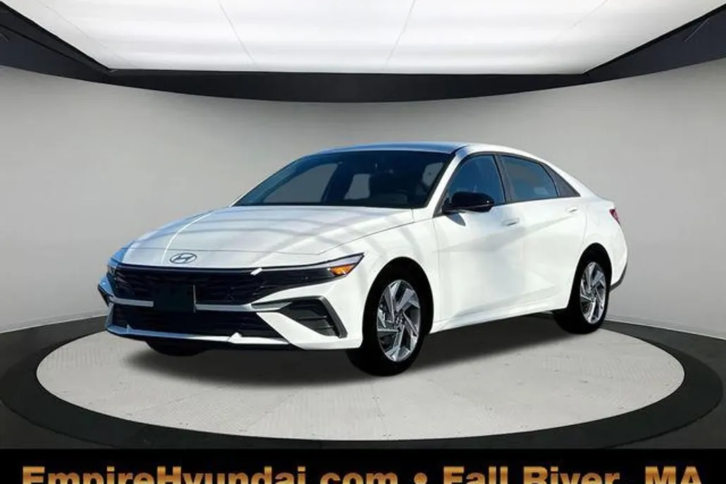 2025 Hyundai Elantra SEL Sport photo 1