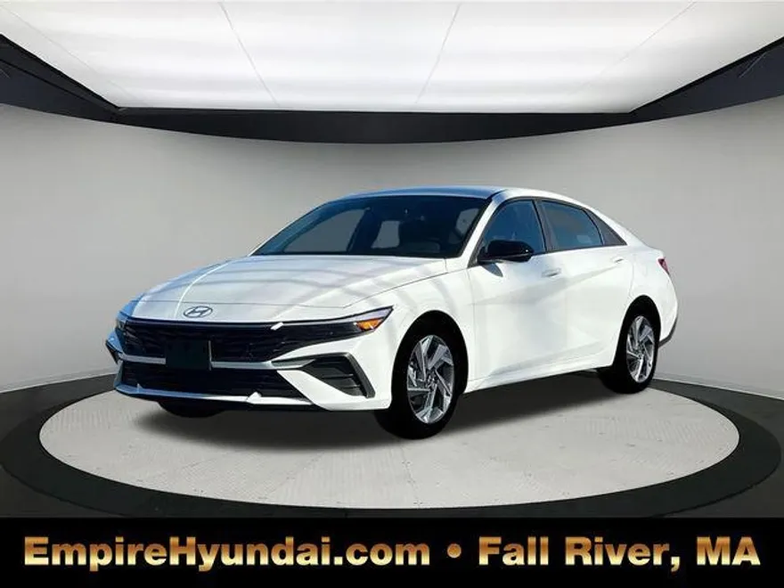 2025 Hyundai Elantra SEL Sport photo 1