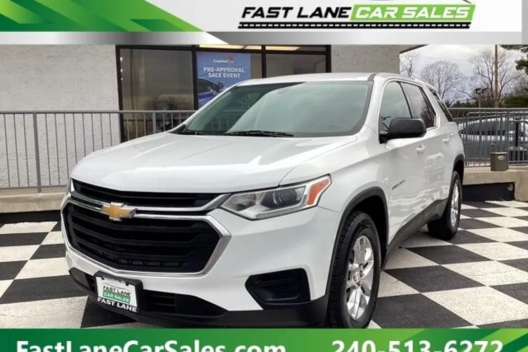 2021 Chevrolet Traverse LS photo 1