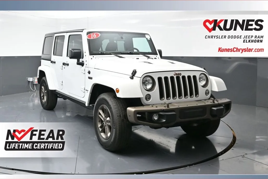 2016 Jeep Wrangler Unlimited Sahara photo 1