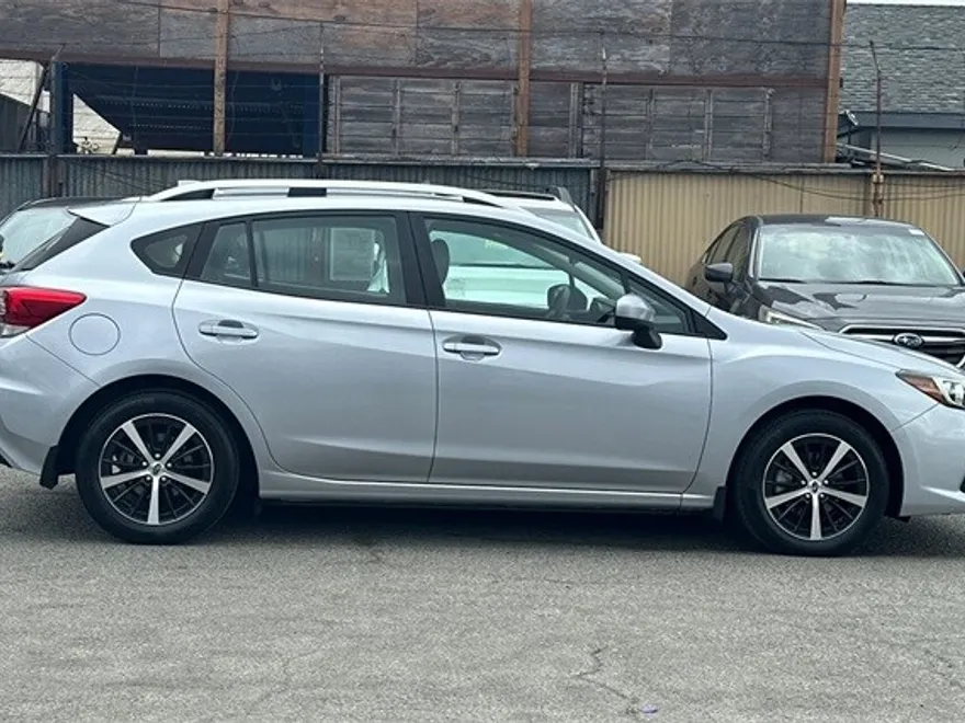2022 Subaru Impreza Premium photo 1