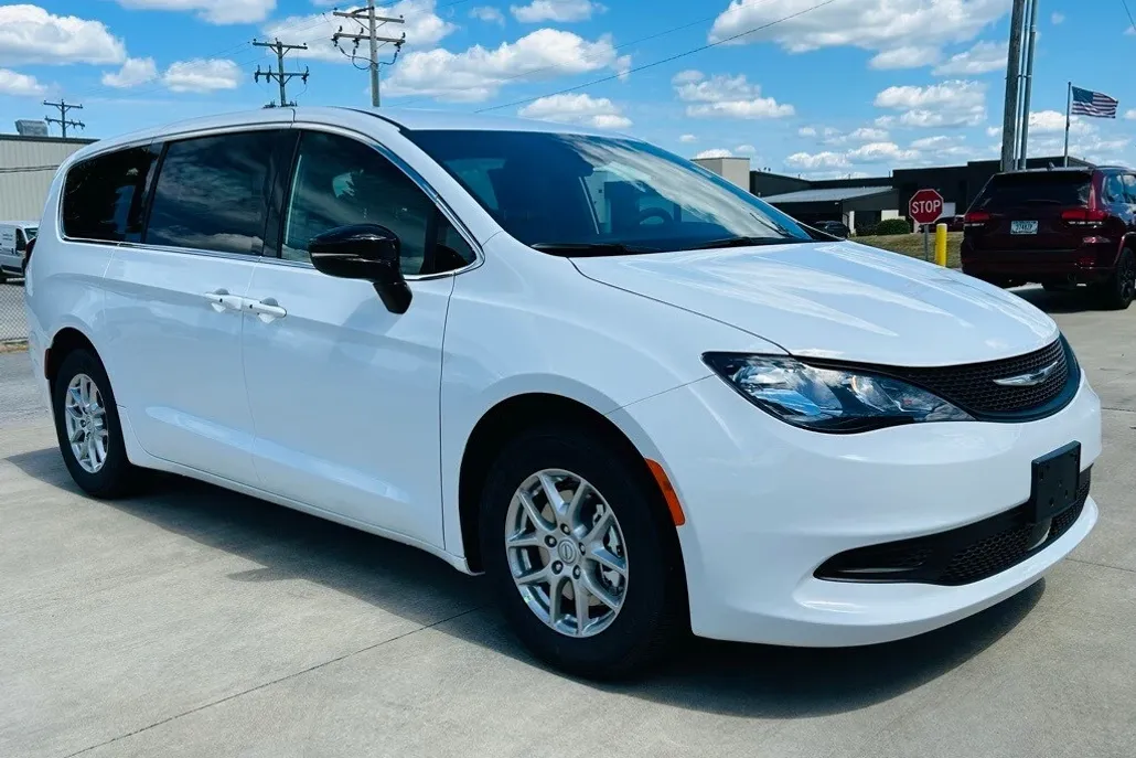 2026 Chrysler Voyager LX photo 1
