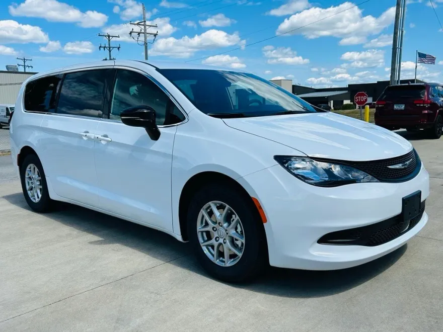 2026 Chrysler Voyager LX photo 1