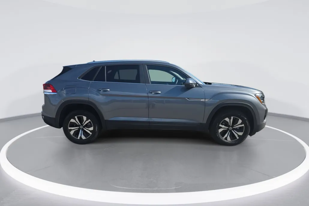 2024 Volkswagen Atlas Cross Sport SE photo 1