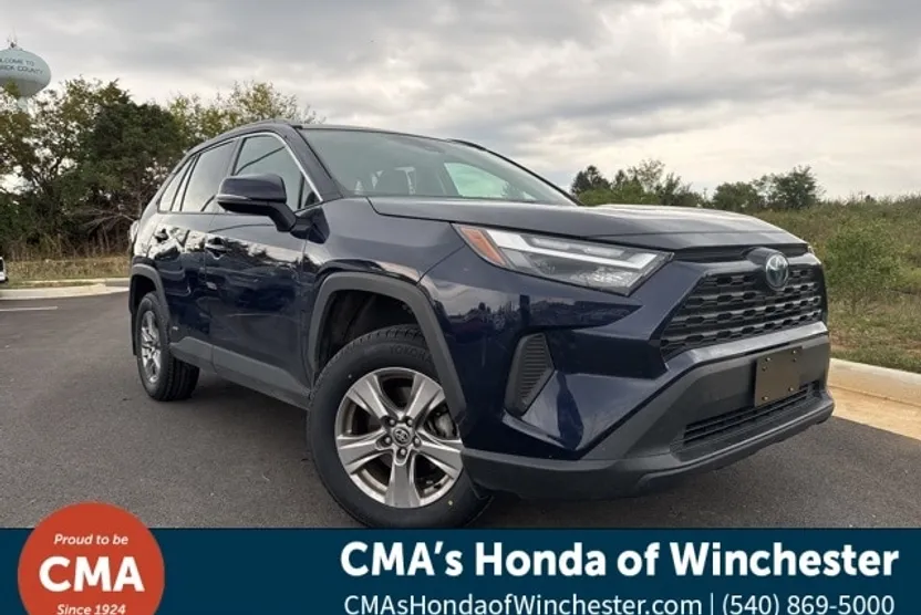2024 Toyota RAV4 Hybrid XLE photo 1