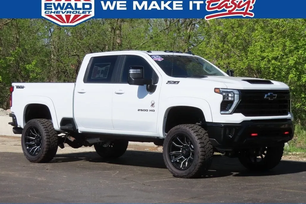 2025 Chevrolet Silverado 2500HD LT photo 1