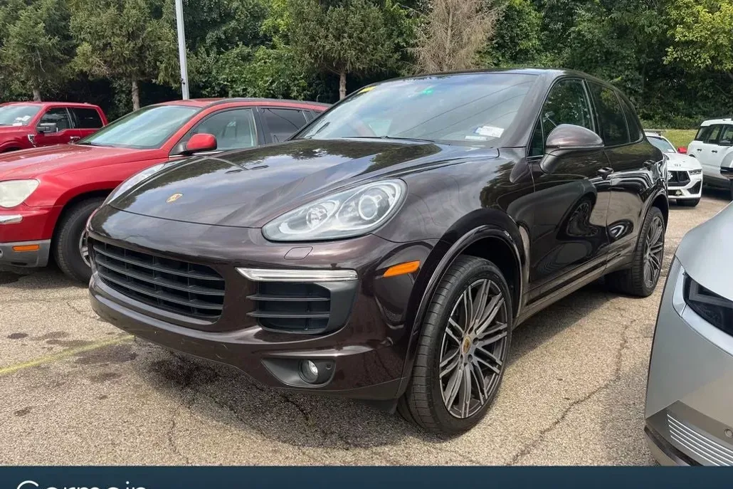 2017 Porsche Cayenne Base photo 1