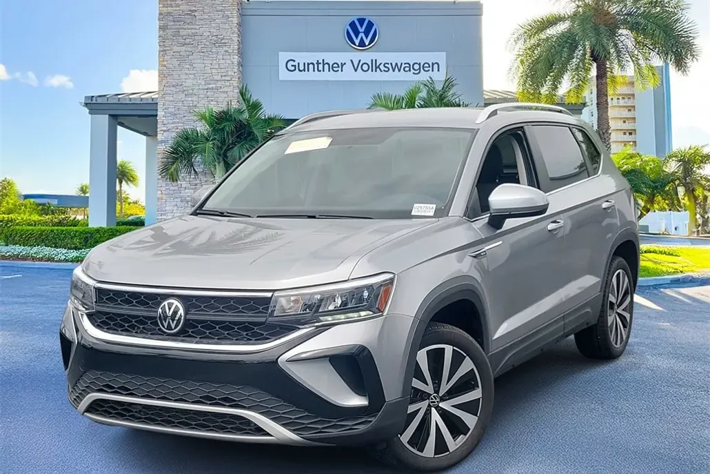 2022 Volkswagen Taos SE photo 1