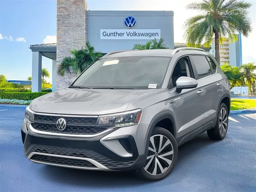 2022 Volkswagen Taos SE photo 1