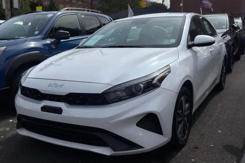 2024 Kia Forte LXS photo 1