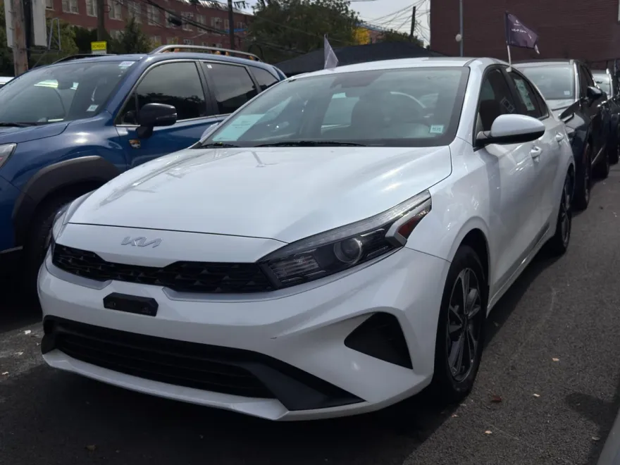 2024 Kia Forte LXS photo 1